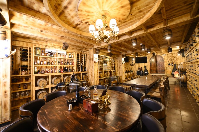 Nhà hàng Hầm rượu Cellar với không gian cổ điển, sang trọng