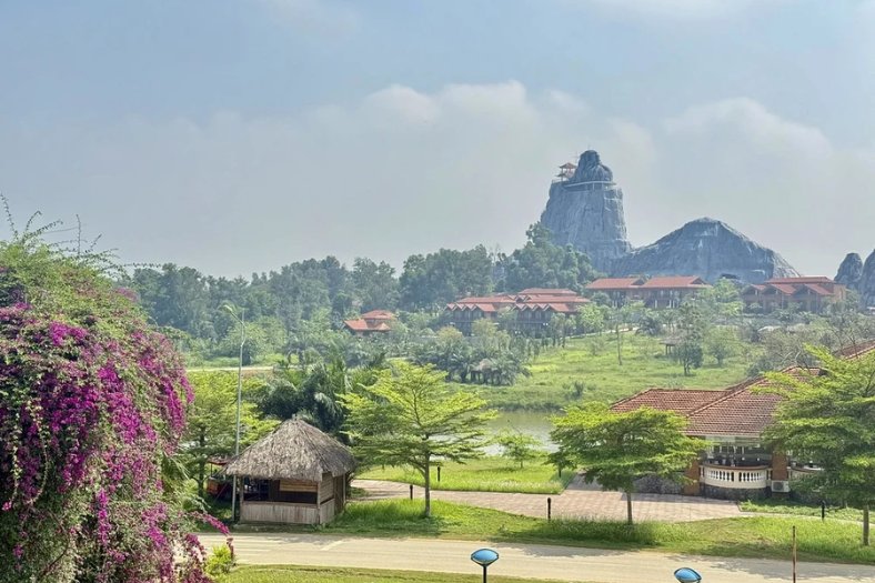 Khung cảnh yên bình của Làng Văn hoá 54 dân tộc Việt Nam