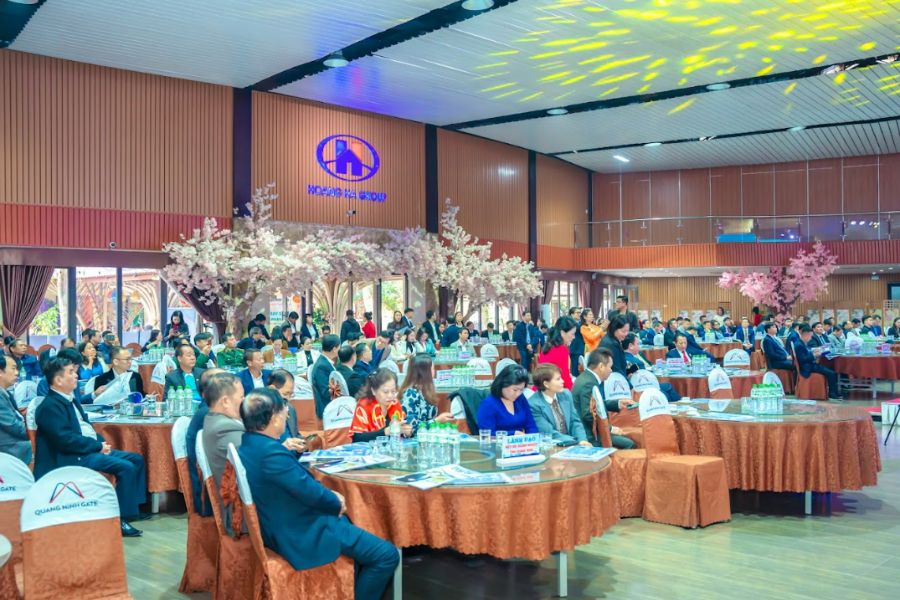 nhà hàng cánh buồm với sức chứa lớn