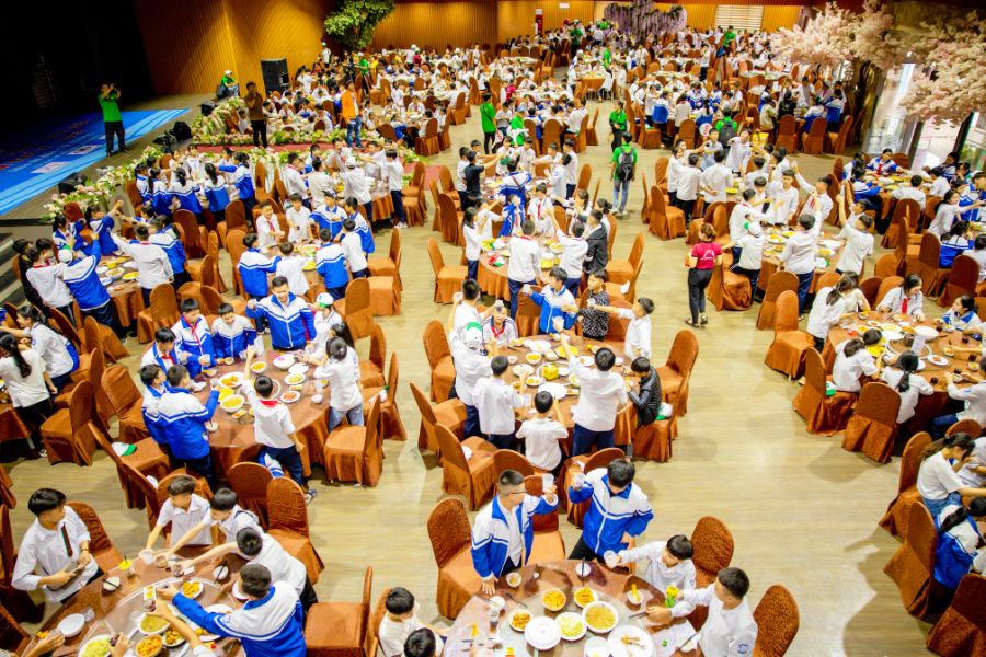 Nhà hàng cánh buồm sẵn sàng đón lượng khách lớn