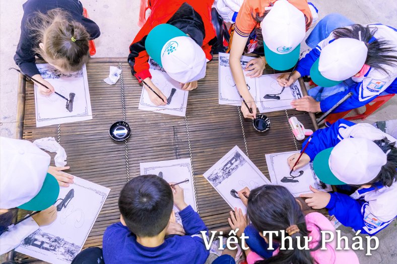 Trải nghiệm viết thư pháp