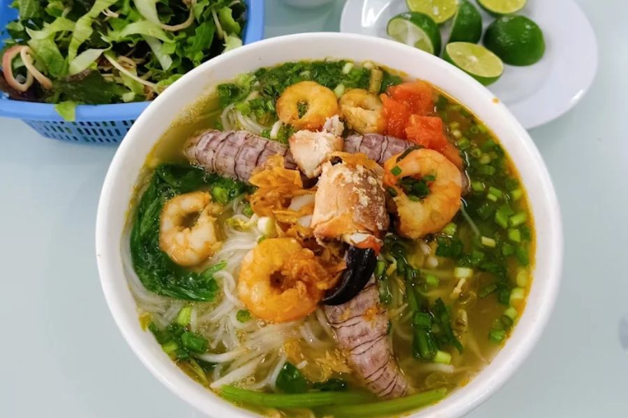 Bún hải sản khách sạn Công Đoàn