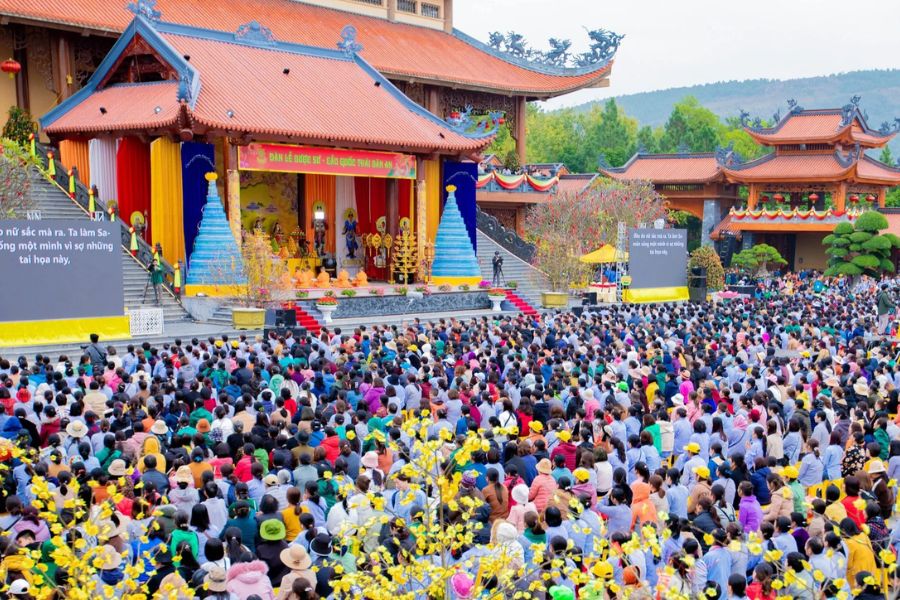 Lễ hội chùa Ba Vàng