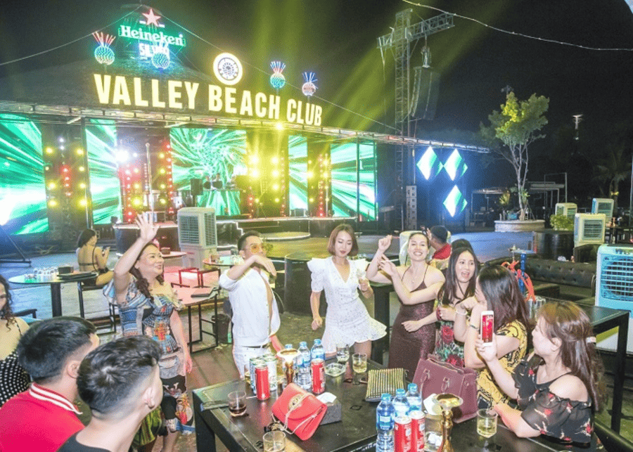 review valley beach club