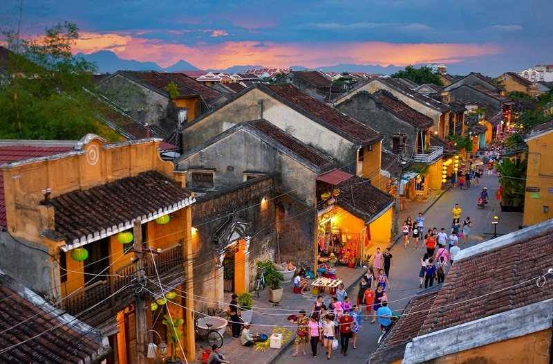 Phố cổ Hạ Long