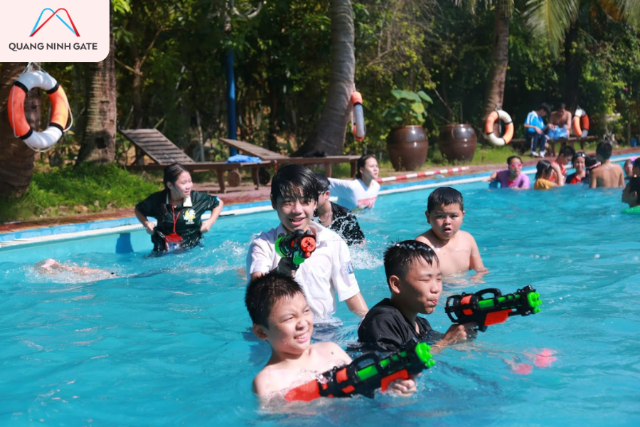 Các bạn nhỏ vui chơi cực thì xôi động