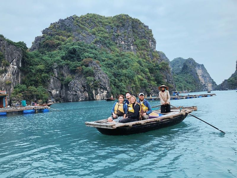 Vịnh Hạ Long mùa thu đông