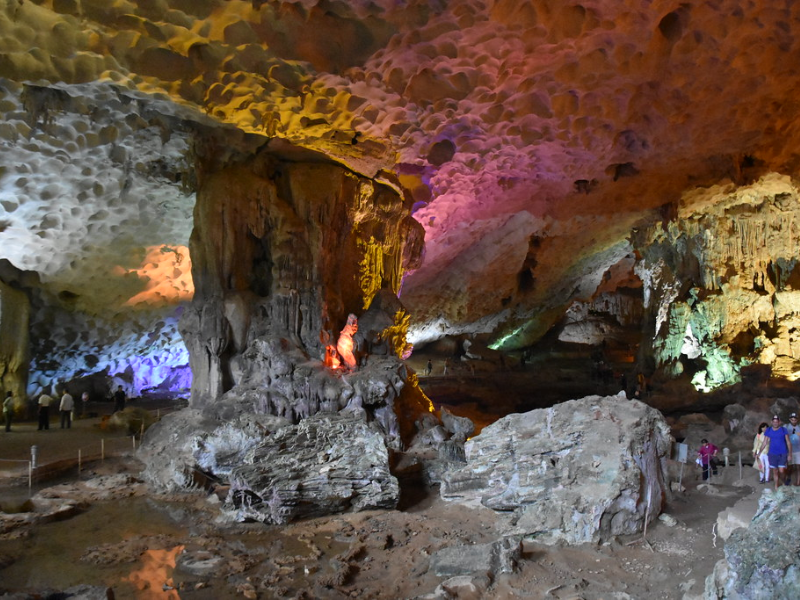 Hang Sửng Sốt