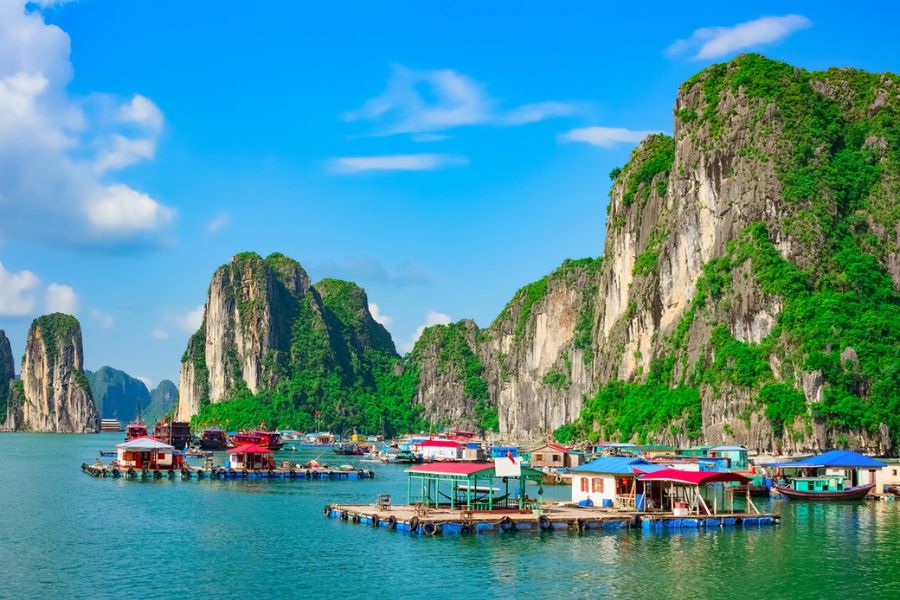 Làng chài cửa vạn
